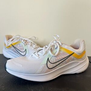 Nike Womens Quest 5 Premium DO9473-100 White Running Shoes Sneakers Size 10